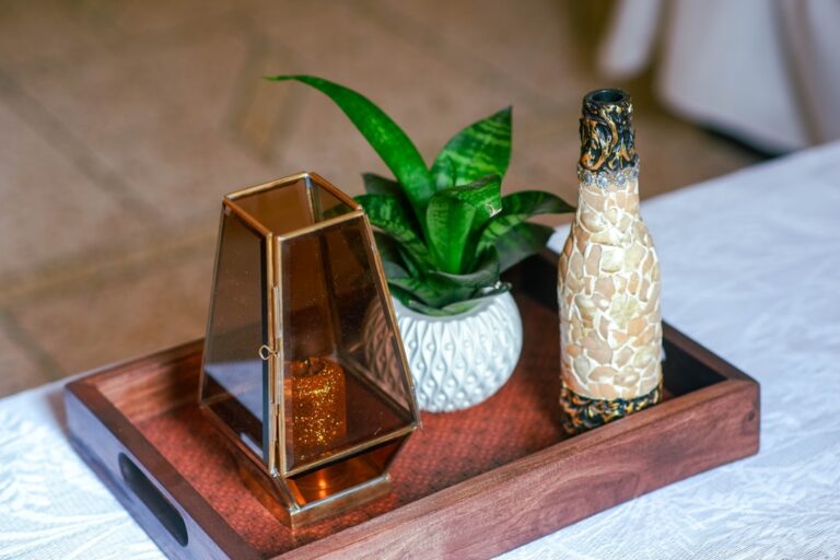 How to Choose the Perfect Glassware for Your Home Decor